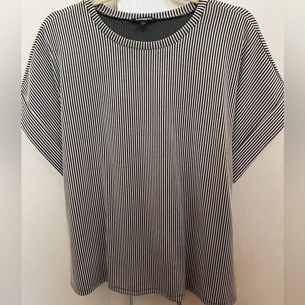 Express wide sleeve tee shirt. Tie on back.